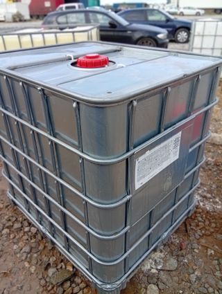 Depósito 1000L forrado chapa metálica