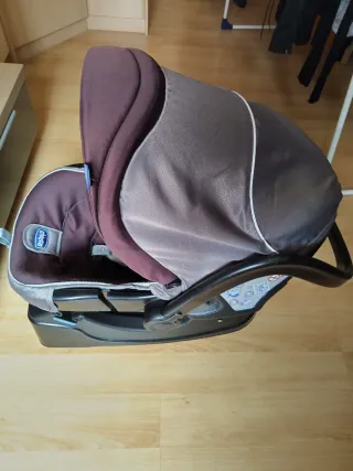 Sillita coche Chicco Grupo 0+ con base ISOFIX