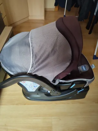 Sillita coche Chicco Grupo 0+ con base ISOFIX