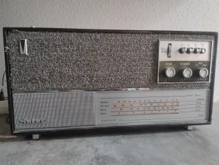 Lote de discos de vinilo, tocadiscos y radio