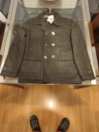 Abrigo de invierno gris. A estrenar.