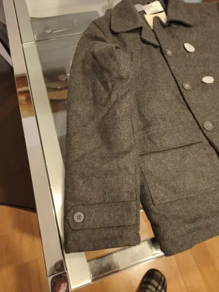 Abrigo de invierno gris. A estrenar.