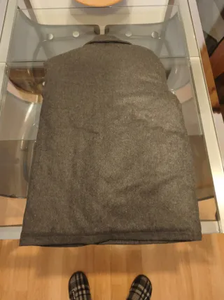 Abrigo de invierno gris. A estrenar.