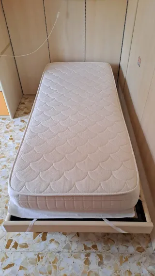 Rete a doghe in legno e materasso singolo