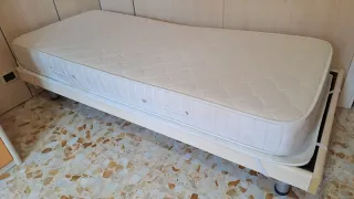 Rete a doghe in legno e materasso singolo