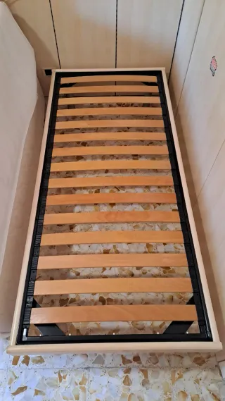 Rete a doghe in legno e materasso singolo