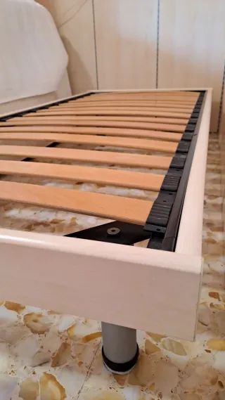 Rete a doghe in legno e materasso singolo