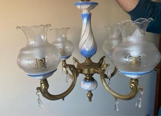 Lámpara antigua de metal y cristal