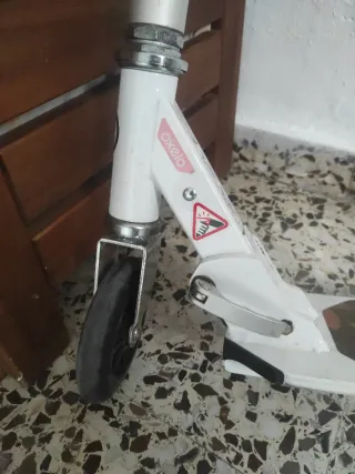 Patinete infantil rosa y blanco