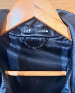 Chaqueta efecto piel Zara negra