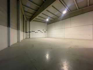 Nave industrial en venta en Adurtza - Aretxabaleta en Vitoria-Gasteiz