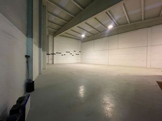 Nave industrial en venta en Adurtza - Aretxabaleta en Vitoria-Gasteiz