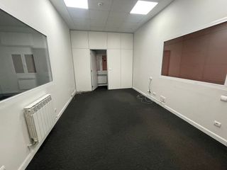 Nave industrial en venta en Adurtza - Aretxabaleta en Vitoria-Gasteiz