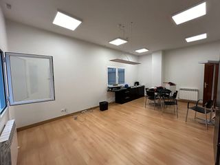 Nave industrial en venta en Adurtza - Aretxabaleta en Vitoria-Gasteiz