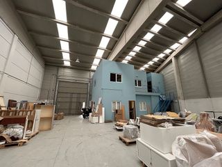 Nave industrial en venta en Adurtza - Aretxabaleta en Vitoria-Gasteiz