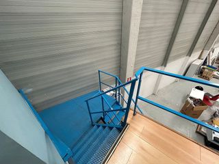 Nave industrial en venta en Adurtza - Aretxabaleta en Vitoria-Gasteiz