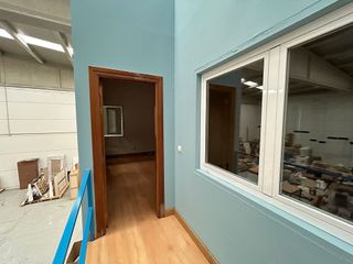 Nave industrial en venta en Adurtza - Aretxabaleta en Vitoria-Gasteiz