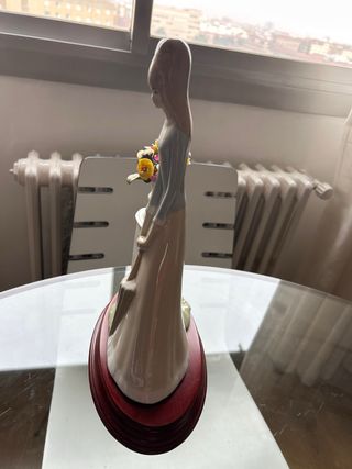 Figura Lladró porcelana mujer paraguas. Caja 4