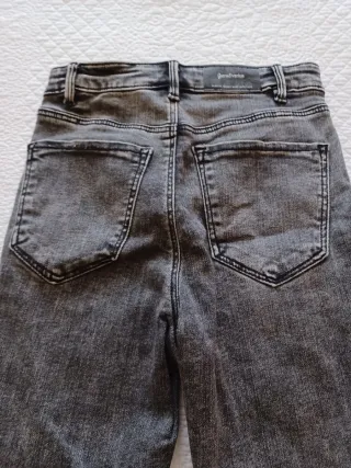 Pantalón vaquero niña Stradivarius gris