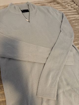 Jersey gris con media cremallera