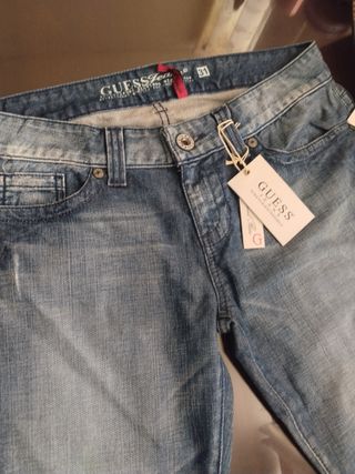 Pantalón vaquero campana Guess Talla 31