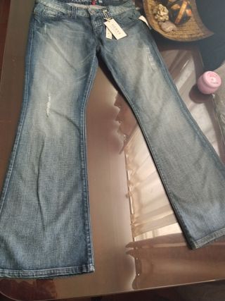 Pantalón vaquero campana Guess Talla 31