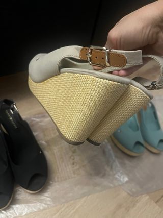 Cuñas Tommy Hilfiger Negras, beige y Turquesa