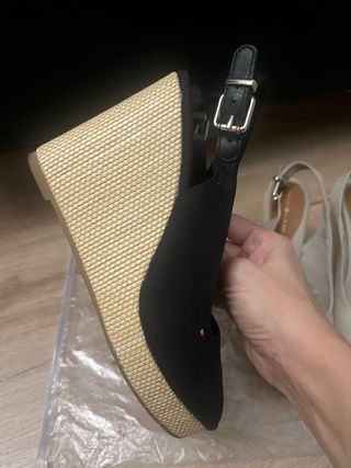 Cuñas Tommy Hilfiger Negras, beige y Turquesa