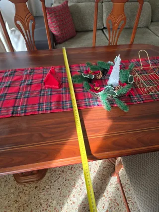 Mesa de comedor de madera