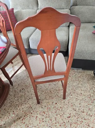 Mesa de comedor de madera