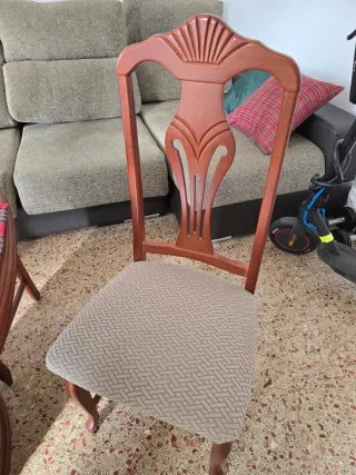 Mesa de comedor de madera