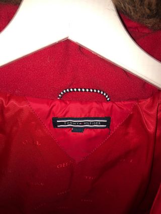 Chaqueta Tommy Hilfiger Roja con Capucha