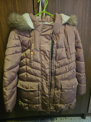 Casaco menina com capuz e pelo tamanho 5-6 pequeno