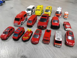 Lote 17 Coches Bomberos y ambulancia Juguete