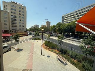 Oficina en alquiler en La Buhaira en Sevilla