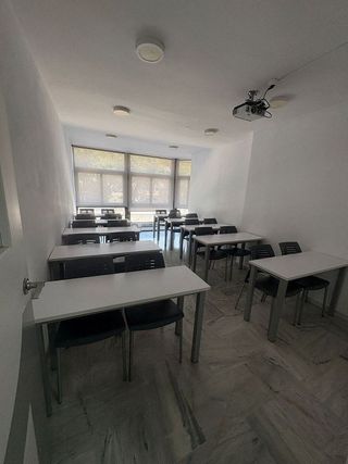 Oficina en alquiler en La Buhaira en Sevilla