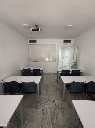 Oficina en alquiler en La Buhaira en Sevilla