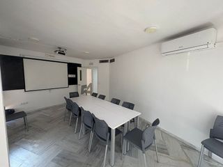 Oficina en alquiler en La Buhaira en Sevilla