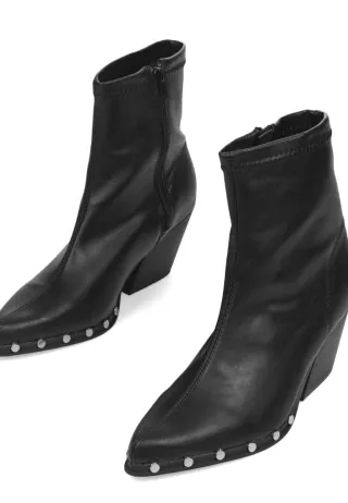 Botín negro tachas T41 (equiv. T40) a estrenar