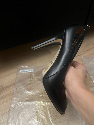 Tacones Guess Negros Talla 39