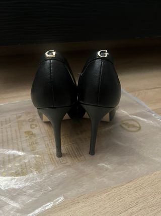 Tacones Guess Negros Talla 39