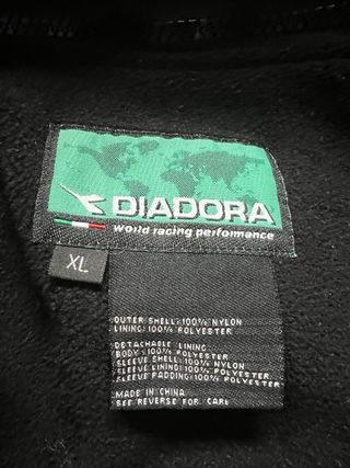 Chaqueta de moto diadora.