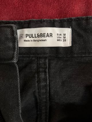 Minifalda vaquera cargo Pull&Bear negra