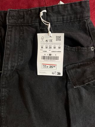 Minifalda vaquera cargo Pull&Bear negra