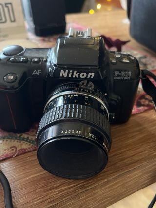 Pack Cámara Analógica Nikon F-601 + Lente 50mm