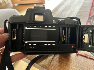 Pack Cámara Analógica Nikon F-601 + Lente 50mm