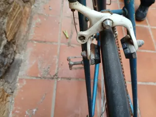 Bicicleta de carretera azul