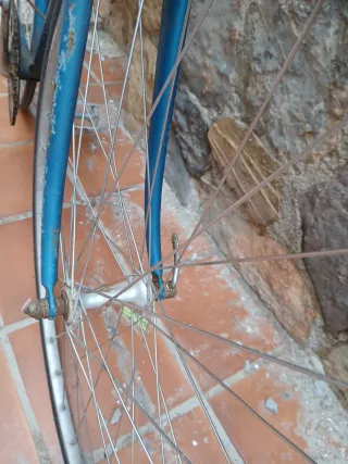 Bicicleta de carretera azul