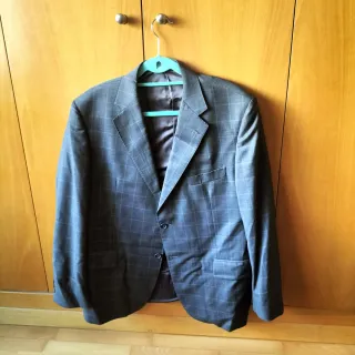 Traje de hombre gris a cuadros