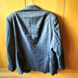 Traje de hombre gris a cuadros